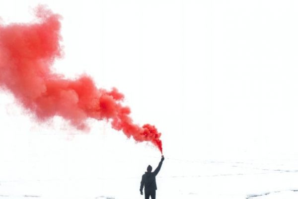 MM-Intermedia-sinal-de-fumo-vermelho